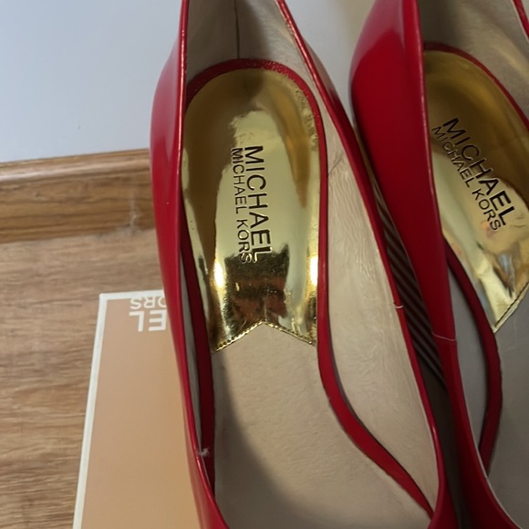 Super fun summer Michael Kors wedges - Picture 3 of 4